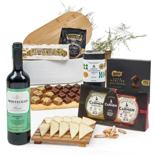 “Cesta de Navidad gourmet con vino reserva, quesos de oveja, dulces y chocolates en panera Bread Box – Cucadas Mara Valencia”