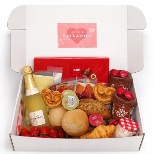 Desayuno San Valentín ibérico premium con jamón, queso, embutido ibérico, cava y fresas